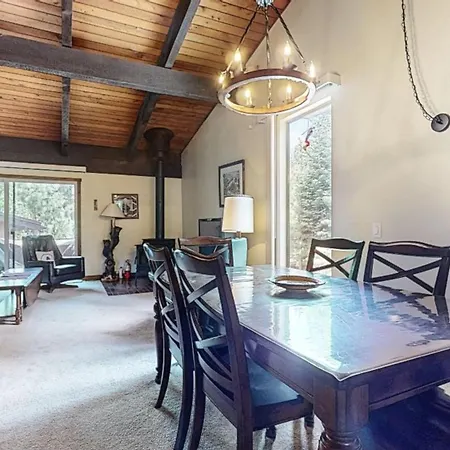 2 Bedroom Condos at Mammoth Estates - Near Mammoth Village!